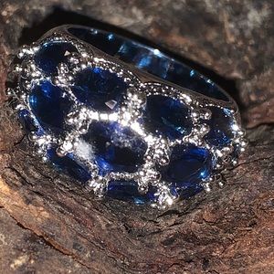 Size 8.5. Blue Sapphire and diamonds accents